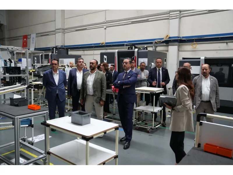 DSO heyeti, Denizli Model Fabrika için İzmir’de önemli temaslarda bulundu