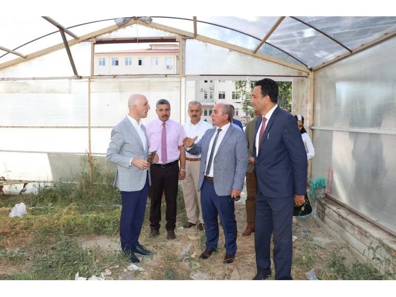 Başkan Özbaş’a öğrencilerden sevgi seli