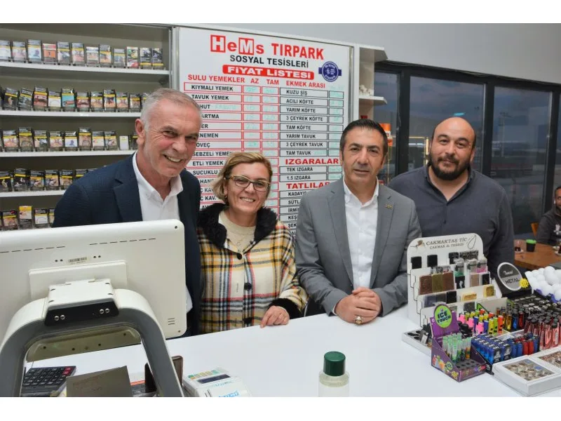 İftarını Kamyon ve Tır Garajı'ndaki Şoför Esnafıyla Yaptı