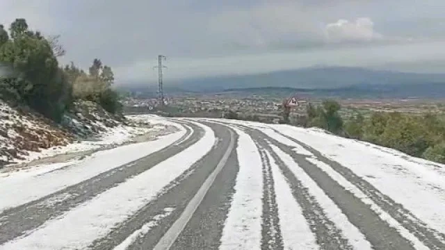 Şiddetli dolu yağışı kar manzaraları oluşturdu
