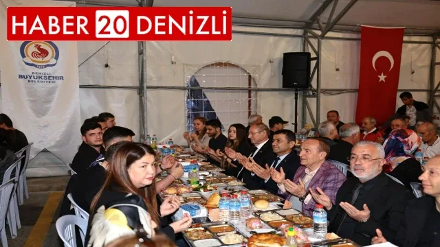 Başkan Çavuşoğlu iftarda hemşehrileriyle aynı sofrayı paylaştı