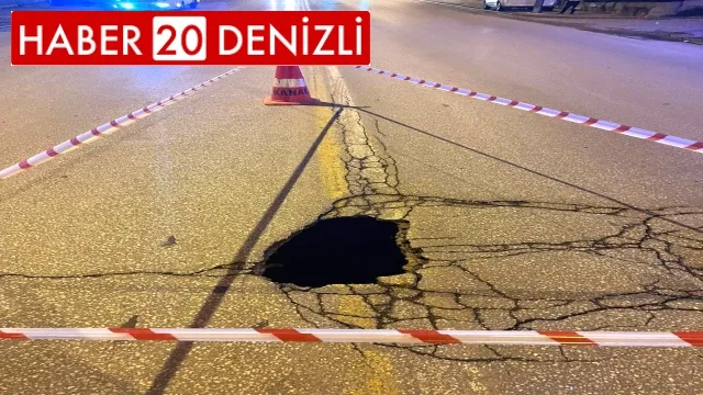 İşlek cadde oluşan çukur sürücülere zor anlar yaşattı