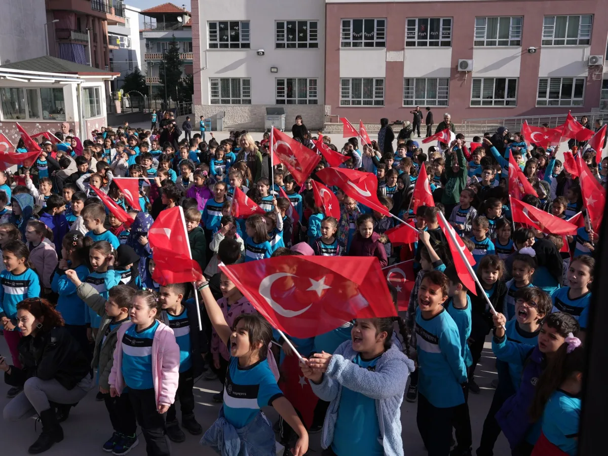 Denizli Büyükşehir’le Cumhuriyet coşkusu okullara taştı