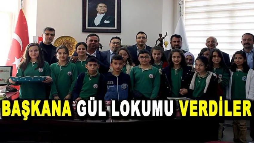 Başkana Gül Lokumu Verdiler