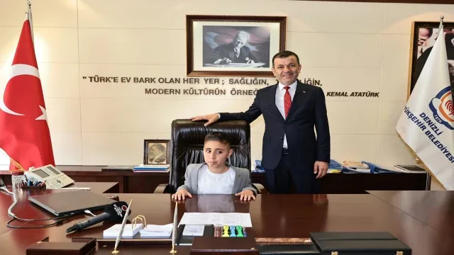 Başkan Çavuşoğlu’ndan görme engelli öğrenciye akıllı baston