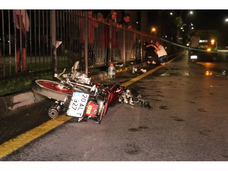 Kaza yapan otomobile motosiklet çarptı: 1 ölü, 1 yaralı