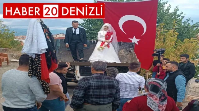 Operatör damat, gelinini kız evinden kepçeyle aldı