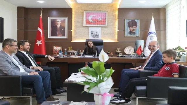 Başkan Tatık makamını iki öğrenciye devretti