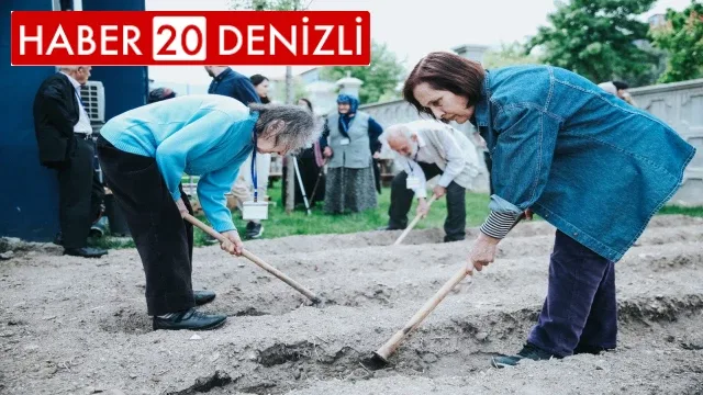 Alzheimer Yaşam Merkezi’nde fideler toprakla buluştu