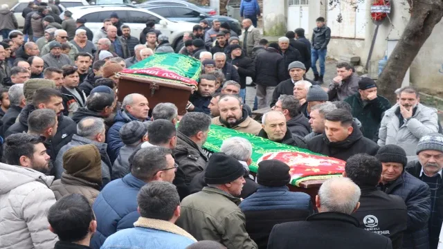 Kazada Hayatını Kaybeden Aile Son Yolculuklarına Yan Yana Uğurlandı