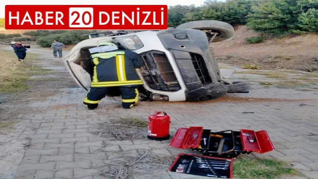 Ana yoldan tali yola yuvarlanan araçtaki 2 kişi yaralandı