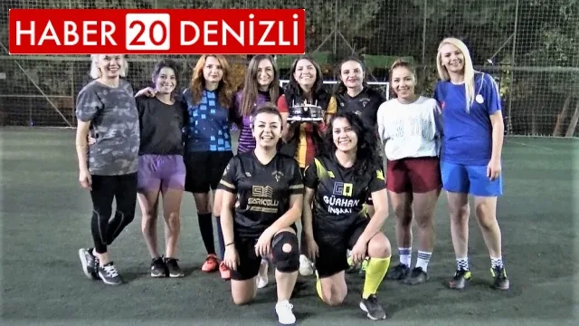 Kadınlar günde değil, halı sahada buluşuyor