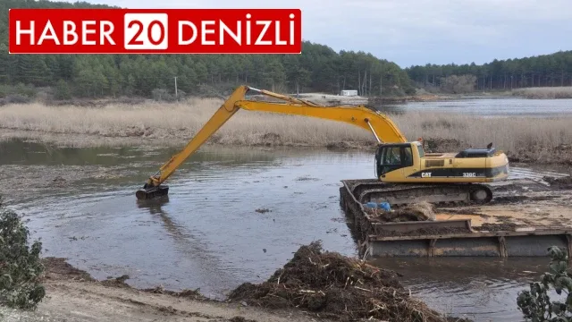 Buldan Yayla Gölündeki temizlik çalışmaları hızlandı