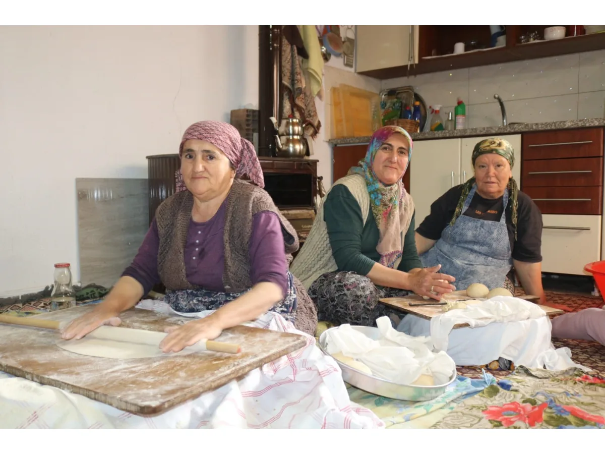 Çivril’de yufkalar açılıyor, imece geleneği yaşıyor