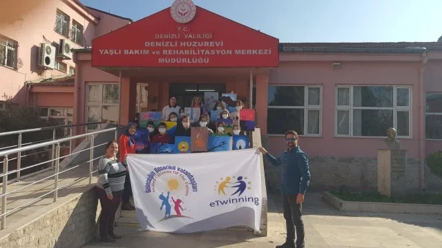 Öğrenciler Huzurevi Sakinleri için Resim Yaptı