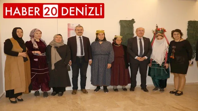Doç. Dr. Okca'nın dokuma ve örgü eserlerden oluşan ‘Öze Doğru’ sergisi beğeniye sunuldu