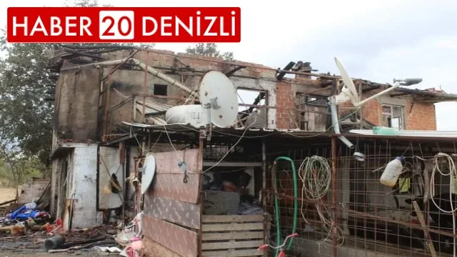 Sabaha karşı çıkan yangında iki ev kullanılamaz hale geldi