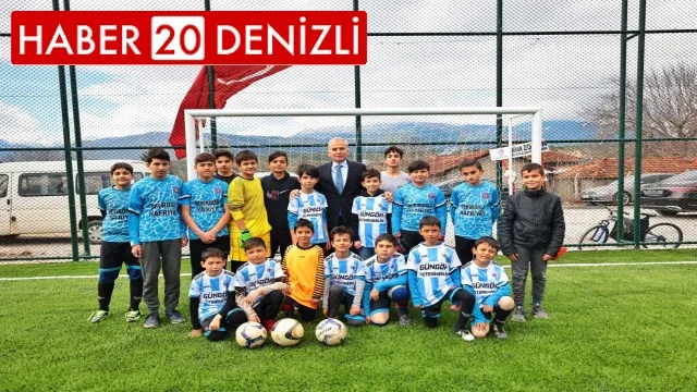 Başkan Zolan çocuklarla futbol oynadı