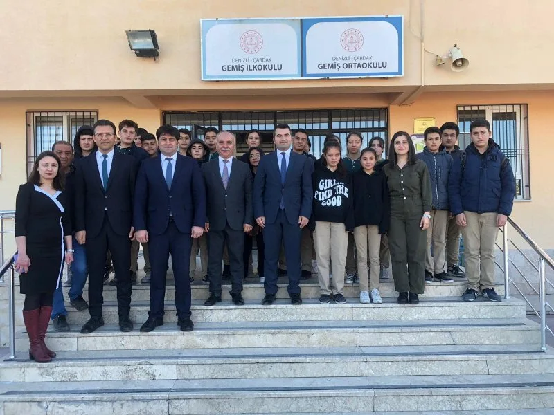 Başkan YILMAZ Gemiş ve Söğüt Mahallesinde öğrencilerin yarıyıl karne heyecanı paylaştı