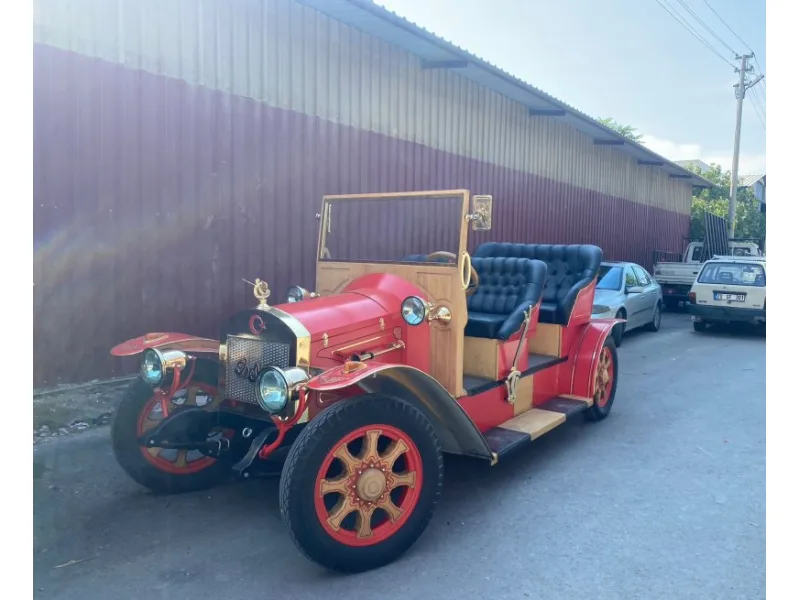 Marangoz 4 ayda eliyle 1925 model elektrikli araç yaptı