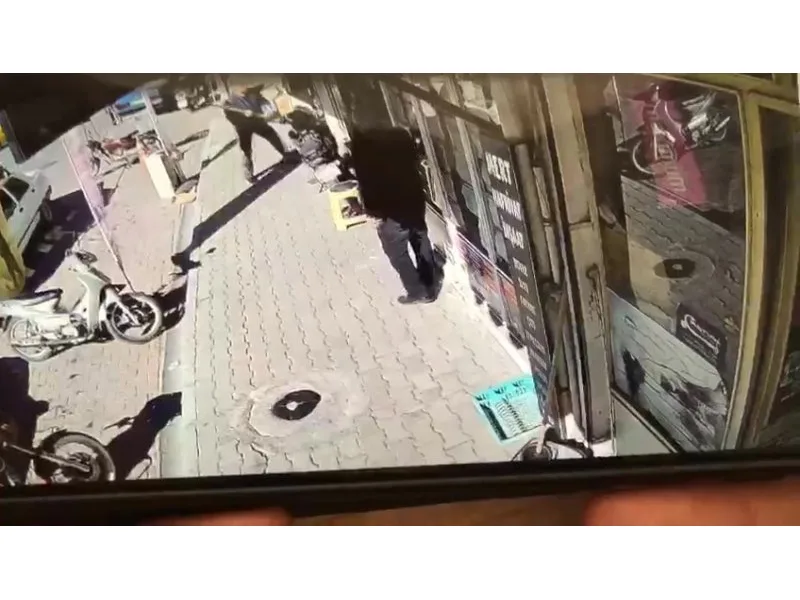 Tartıştığı esnafın camlarını sopayla kırdı