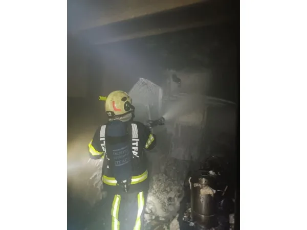 Yanan binada mahsur kalanları itfaiye kurtardı