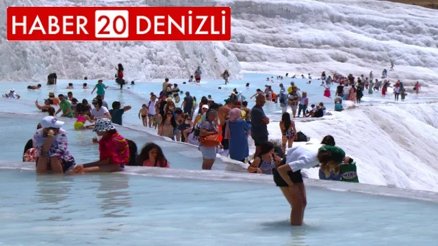 Pamukkale’de bayram yoğunluğu