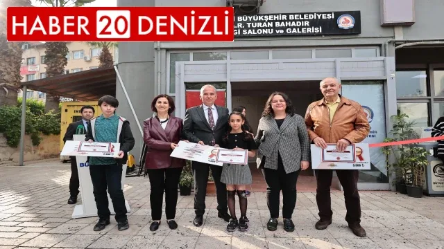 Kahkahaya boğan eserler bu sergide