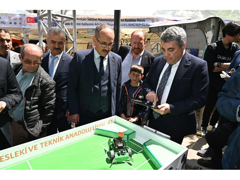 DTO mesleki eğitim fuarı açtı