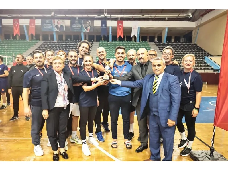 Denizli’de 400 öğretmen voleybol turnuvasında yarıştı