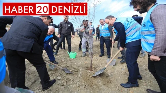 Pamukkale’de 3202 fidan daha toprakla buluştu