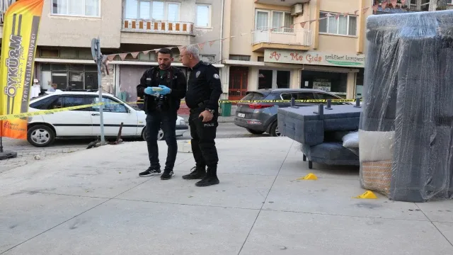 Mobilya dükkanının önündeki silahlı park kavgasında kadın müşteri yaralandı