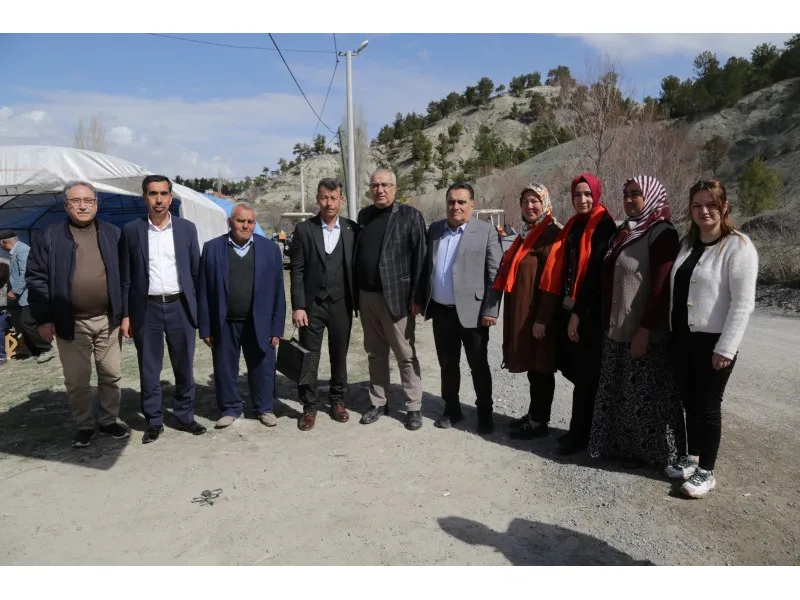 Çameli Belediye Başkanı ve Cumhur İttifakı Belediye Başkanı Adayı Cengiz ARSLAN Fatma-Muhammed CONAŞ çiftinin oğlu Gökhan CONAŞ'ın Mevlidli Düğün Merasimine katıldı.