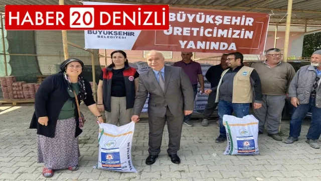 Denizli Büyükşehir Belediyesi tarafından Çardak ilçesinde 8 ton %50 hibeli Macar Fiği tohumu dağıtıldı.