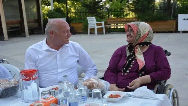 Başkan Murat Kumral; "Büyüklerimizle aynı sofrayı paylaşmanın mutluluğunu yaşadık"