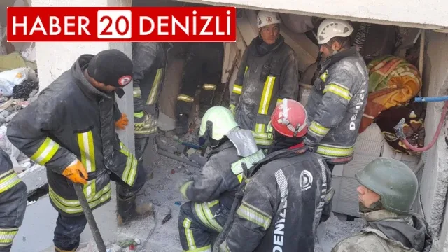 Büyükşehir ekiplerinden sevindirici bir haber daha / Küçük kızı depremden 56 saat sonra kurtardılar