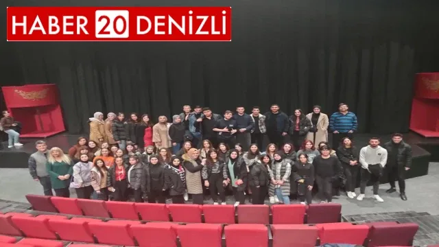 Öğrenci ve akademisyenler '39 Basamak'ı izledi