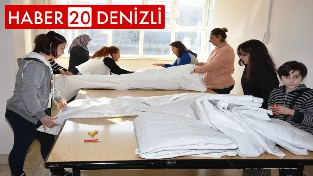 Meslek Liselerimiz Ürettikleri Uyku Tulumlarını Depremzedelere Gönderiyor