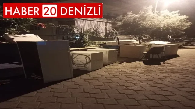 Taşıma sırasında arttırılan fiyatı kabul etmeyen kadının eşyaları sokak ortasında kaldı