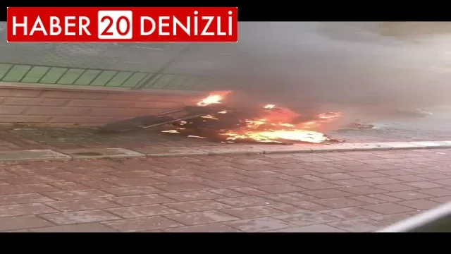 Yanan motosiklet hurdaya döndü