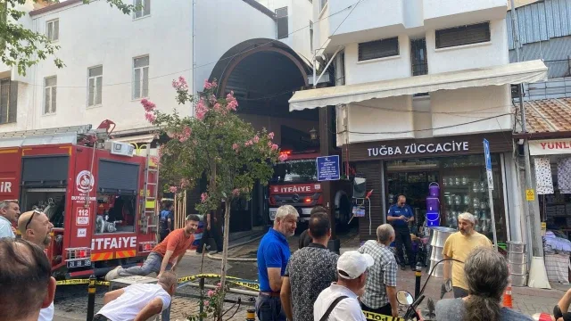 Tarihi çarşıda çıkan yangında zaman karşı mücadele veriliyor