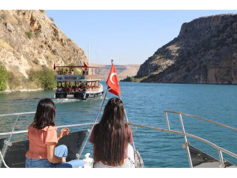 Siyah Güller Şehri Halfeti'yi Geziyorum'’ Projesi Kapsamında Çameli’li Öğrencilerimiz Halfeti’yi Ziyaret Etti