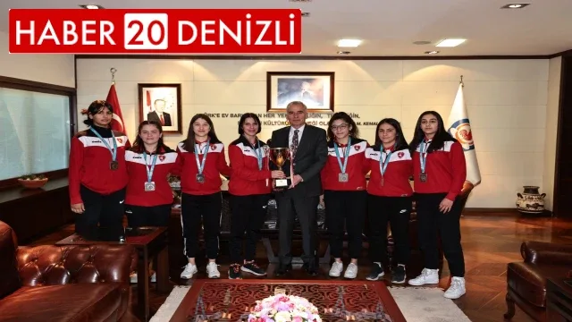 Başkan Zolan ile kupa hatırası