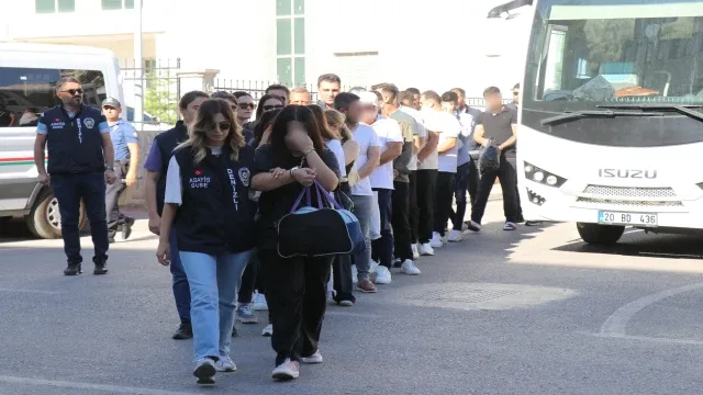 Eskort ilanı için lüks villaya çağrı merkezi kurup 11 milyon dolandıran 17 şüpheli tutuklandı