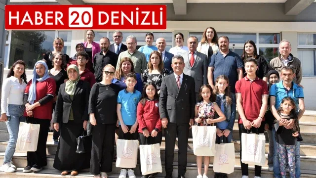Trafik güvenliğini en iyi anlatan öğrenciler ödüllendirildi