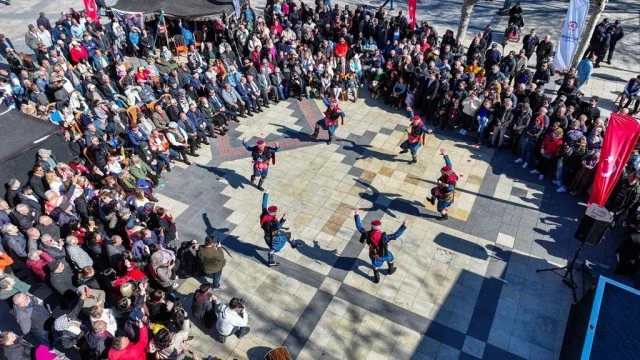 Denizli’de nevruz ateşi yandı, baharın coşkusu meydana taştı