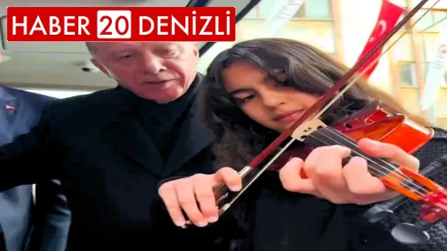Cumhurbaşkanı Erdoğan keman çalan öğrenciyle Çanakkale türküsünü söyledi