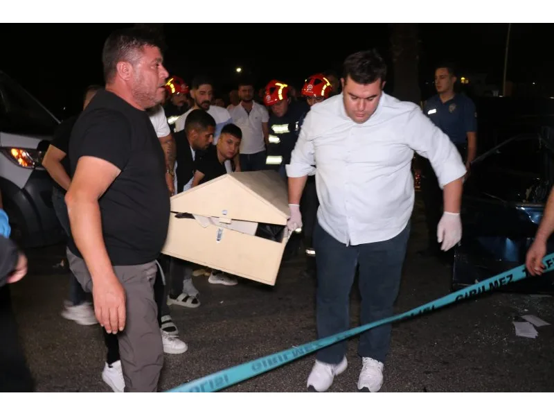 Kaza yapan otomobile motosiklet çarptı: 1 ölü, 1 yaralı
