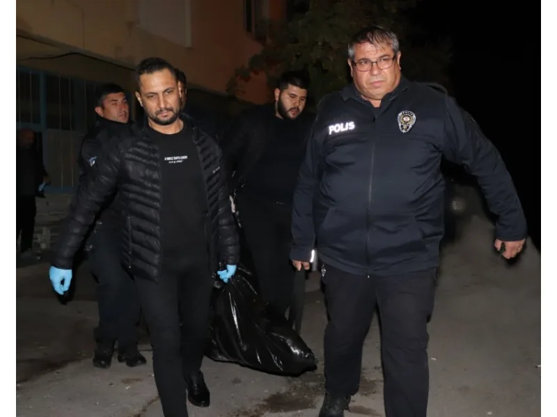 Önce karısının boğazını kesip öldürdü, sonra bileklerini kesip intihara kalkıştı