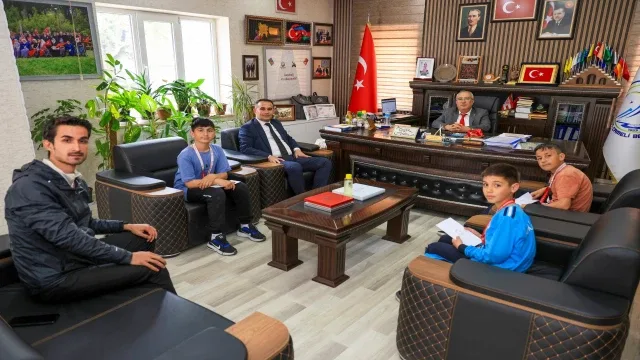 Çamelili öğrenciler 23 Nisan Tenis Turnuvasına damga vurdu